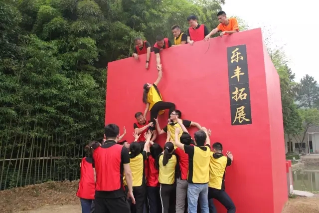 “向梦想出发” 游艇会yth206销售团建活动完善绽放