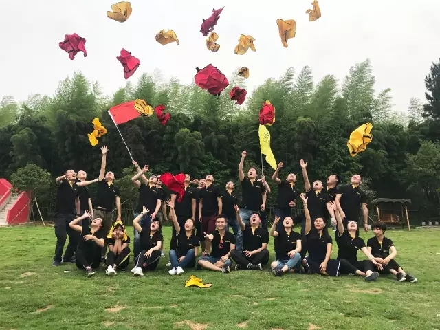 “向梦想出发” 游艇会yth206销售团建活动完善绽放